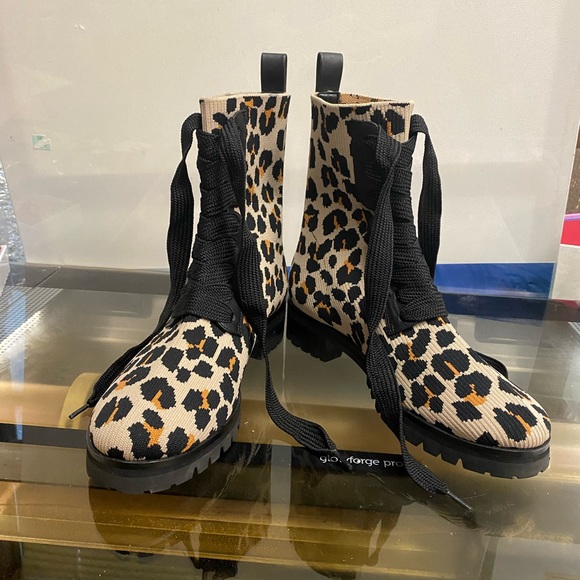 New Kate Spade-New York women’s Boots Lepard Print SZ 7 never worn rubber sole - Picture 1 of 3